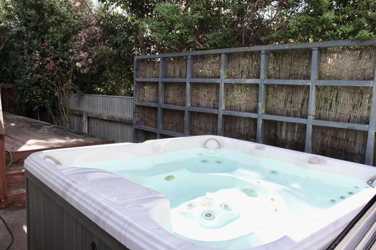 5-Min Walk To Village - Havelock North Holiday Home With Spa Pool Extérieur photo